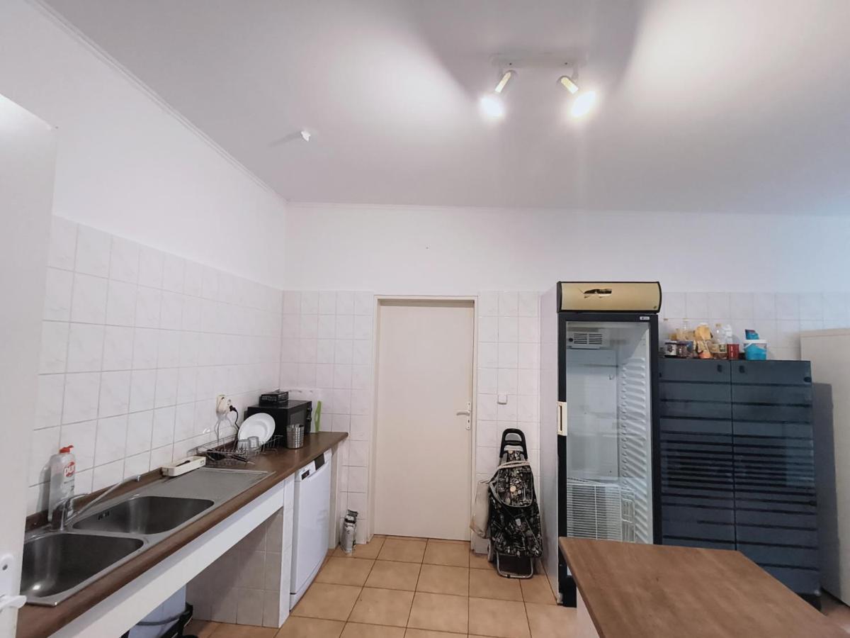 Cozy Room With Garden In Bratislava Luaran gambar