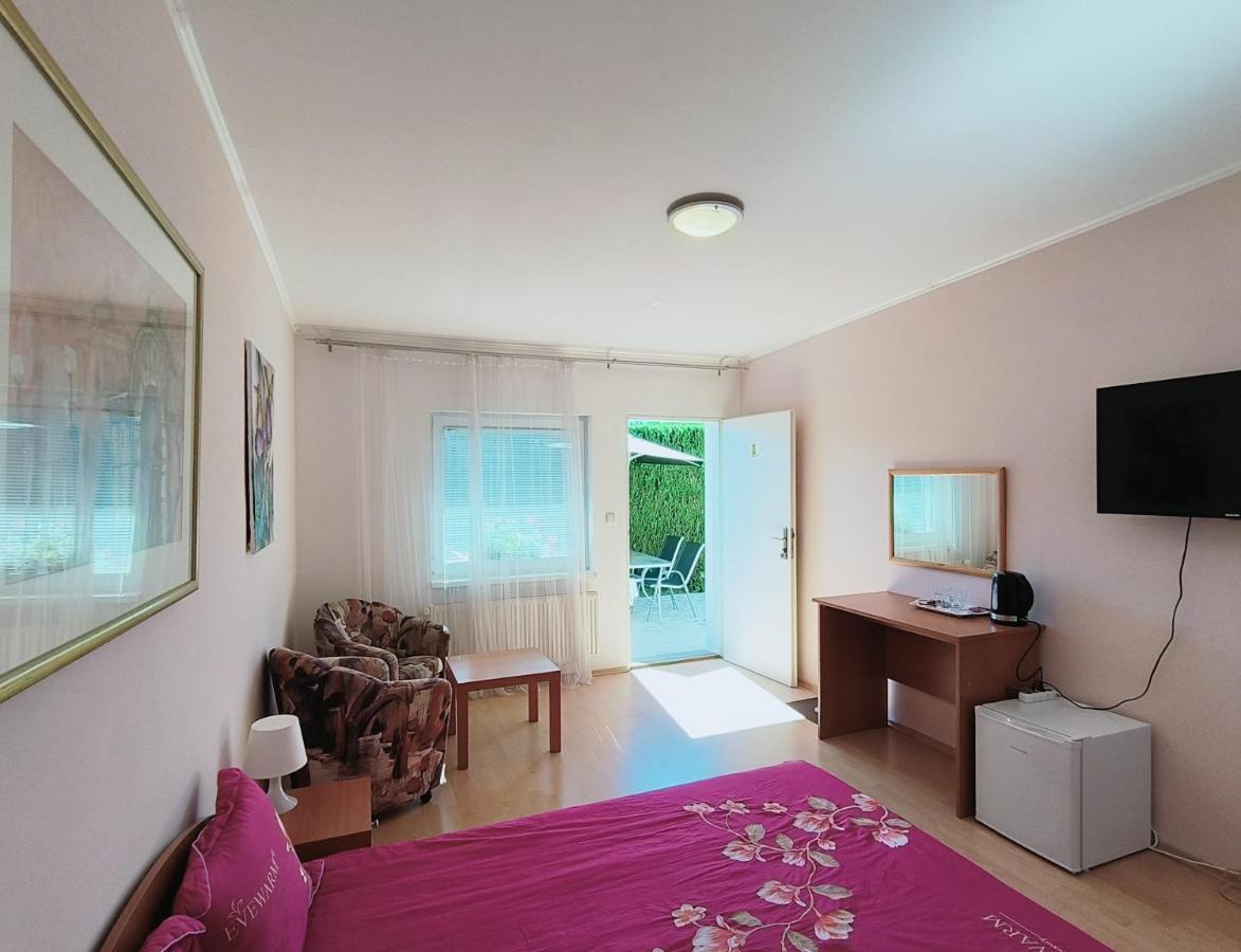 Cozy Room With Garden In Bratislava Luaran gambar