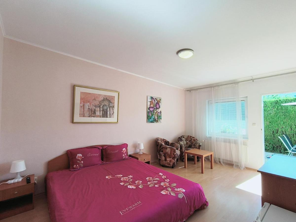 Cozy Room With Garden In Bratislava Luaran gambar