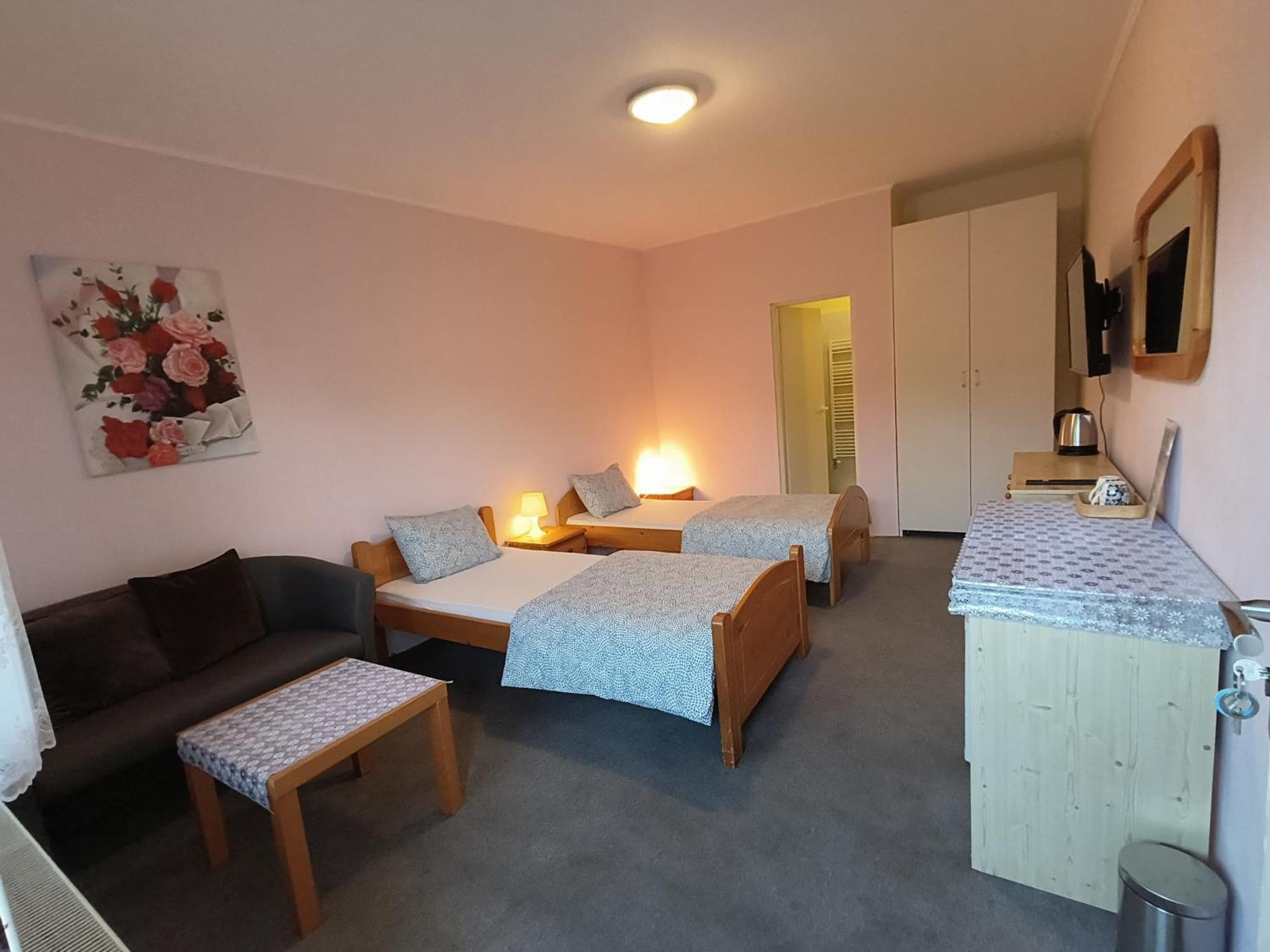 Cozy Room With Garden In Bratislava Luaran gambar