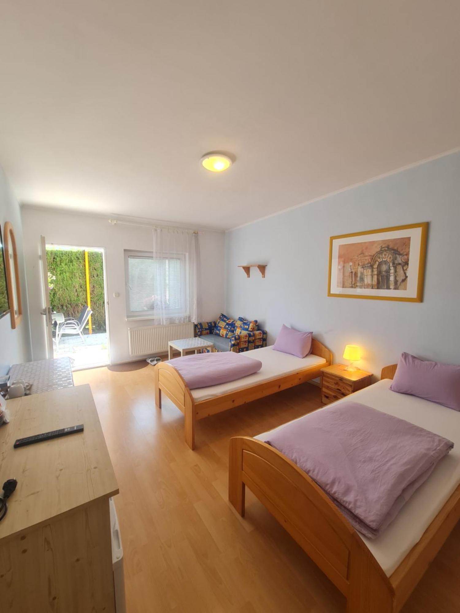 Cozy Room With Garden In Bratislava Luaran gambar