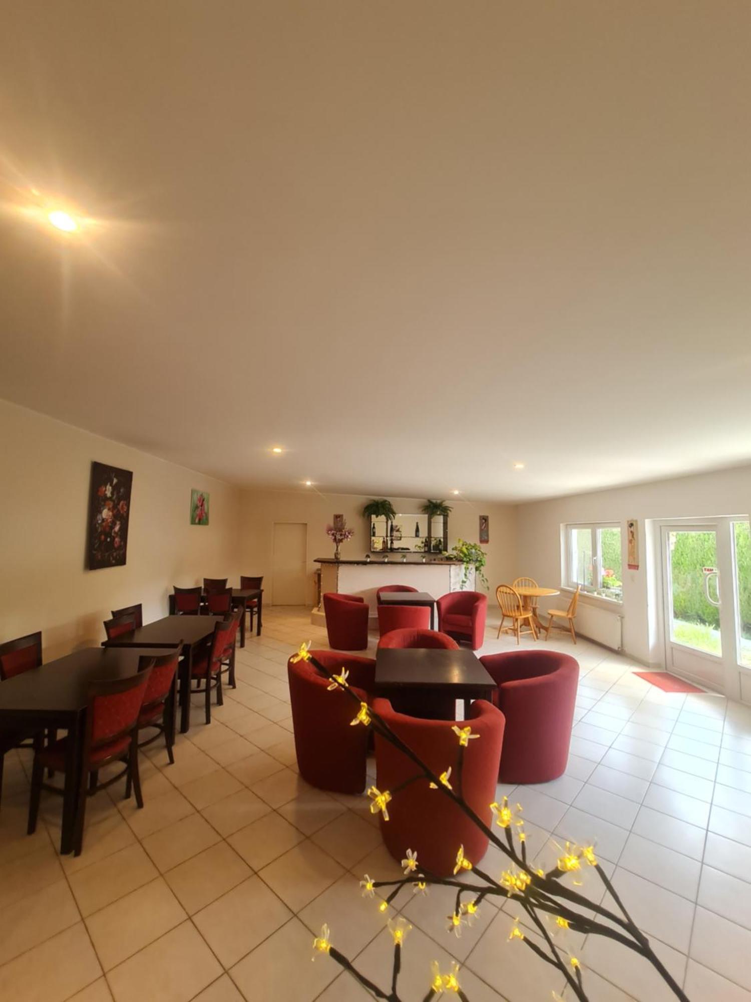 Cozy Room With Garden In Bratislava Luaran gambar