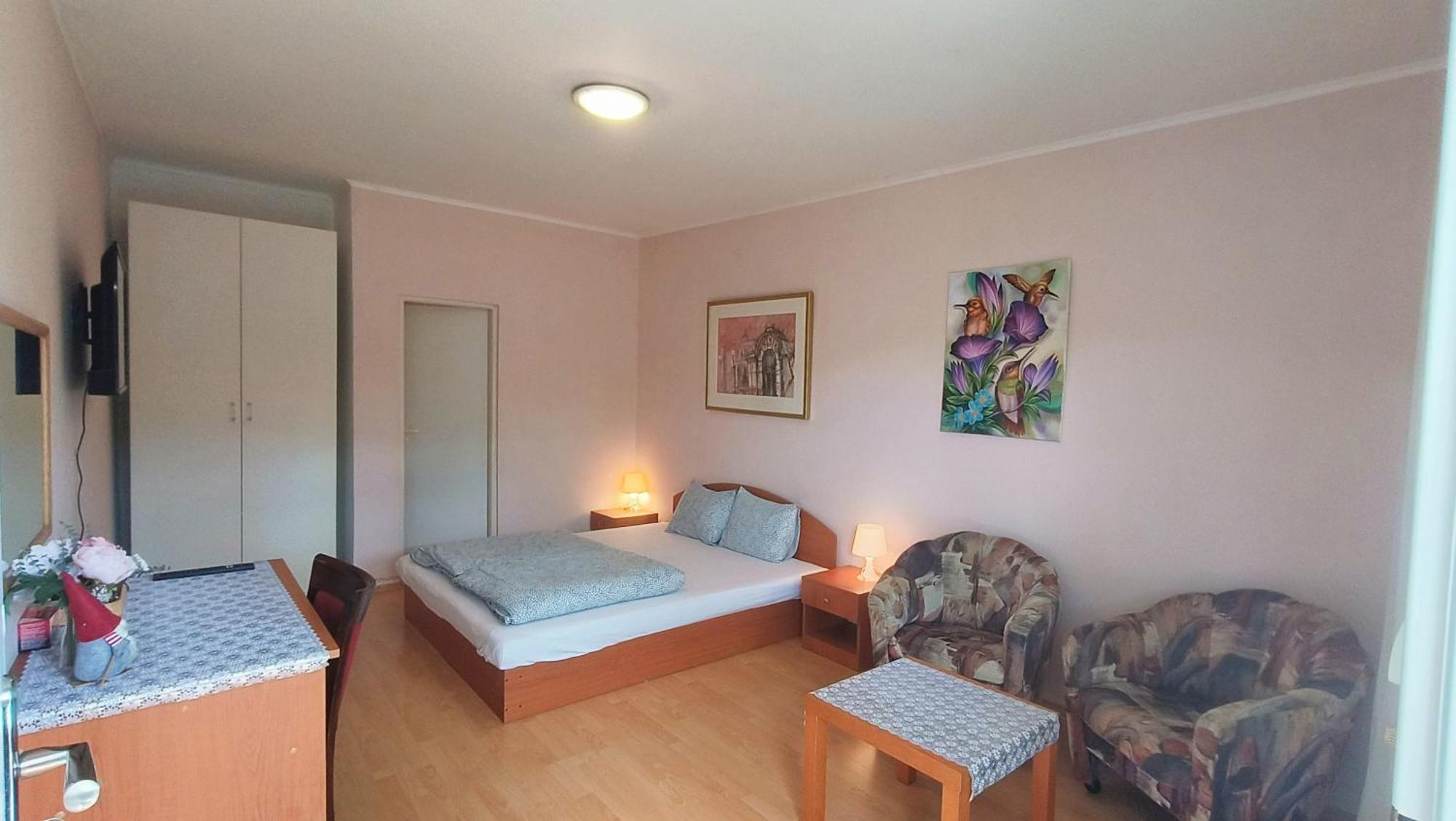 Cozy Room With Garden In Bratislava Luaran gambar