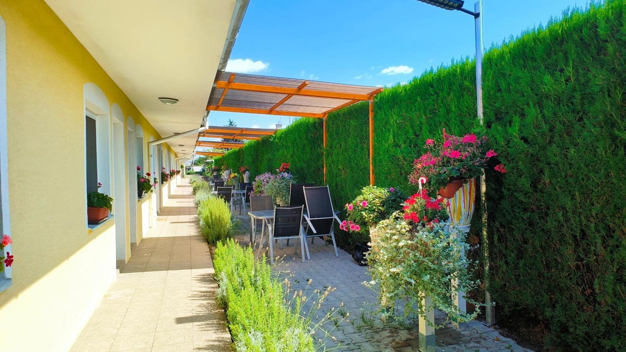 Cozy Room With Garden In Bratislava Luaran gambar