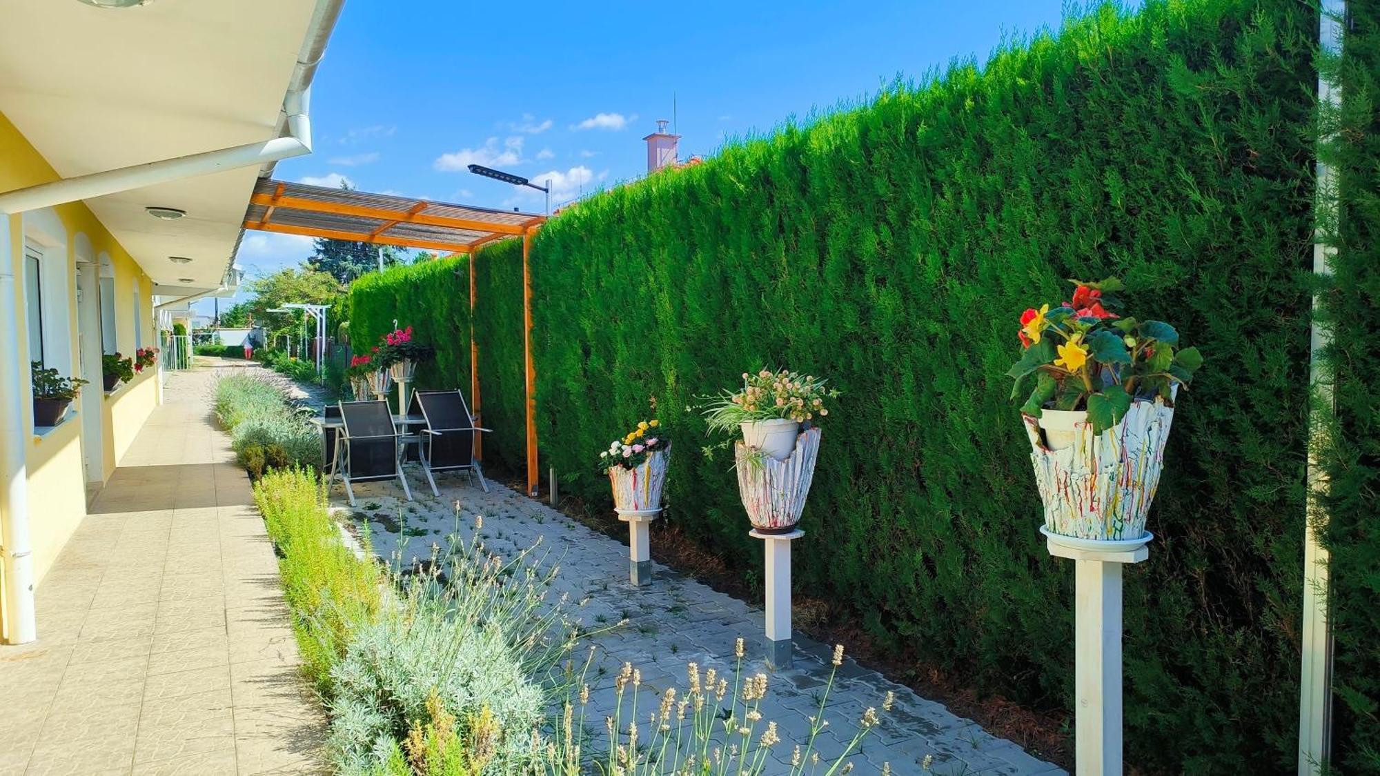 Cozy Room With Garden In Bratislava Luaran gambar